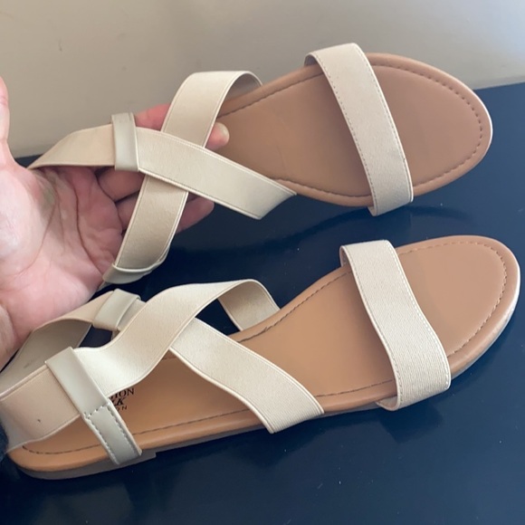 Cushion Walk By Avon Cream Elastic Strap Sandals Size 10 - Picture 6 of 7